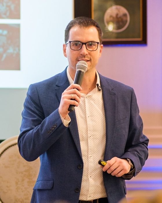 Süvöltős László, Simplegrow alapító